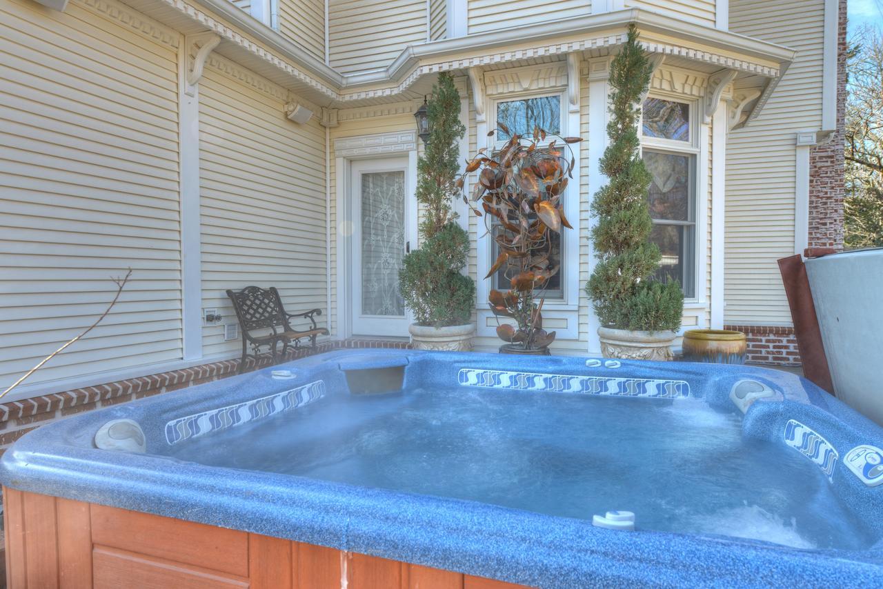 The Victoria Bed & Breakfast Bentonville Esterno foto