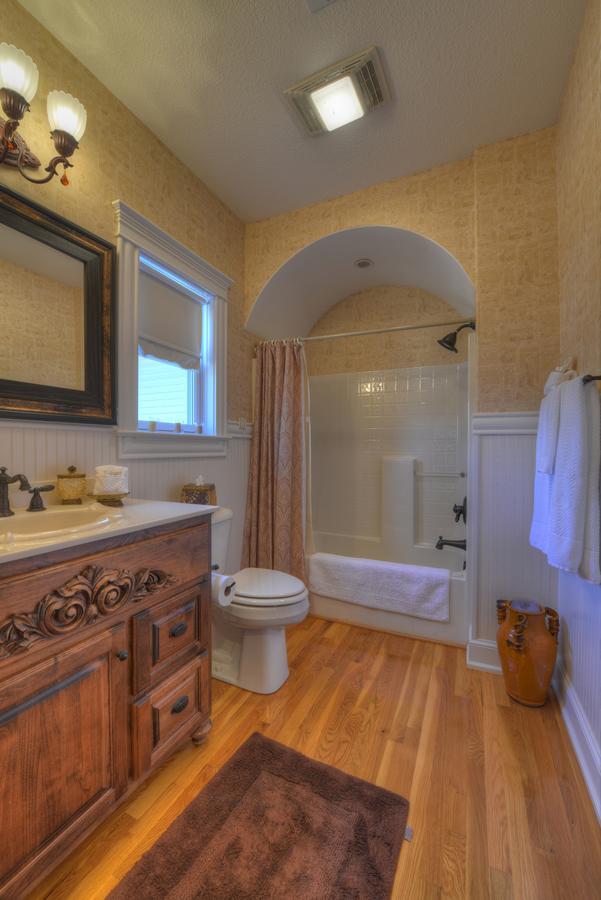 The Victoria Bed & Breakfast Bentonville Esterno foto
