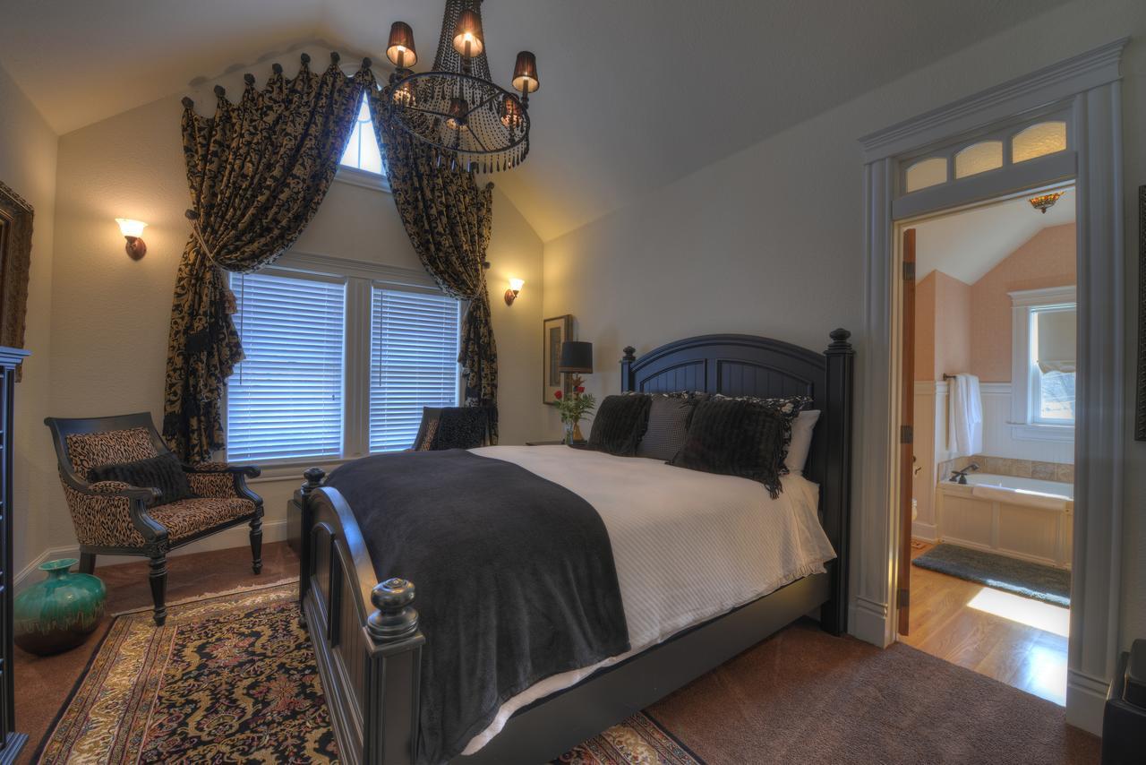 The Victoria Bed & Breakfast Bentonville Esterno foto