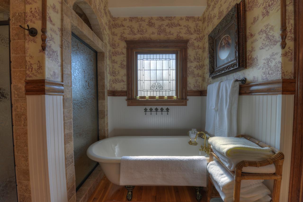 The Victoria Bed & Breakfast Bentonville Esterno foto