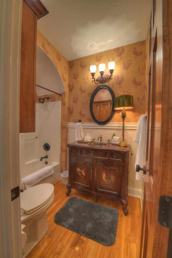 The Victoria Bed & Breakfast Bentonville Esterno foto