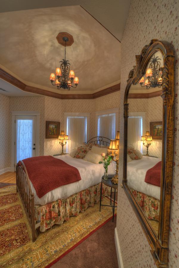 The Victoria Bed & Breakfast Bentonville Esterno foto