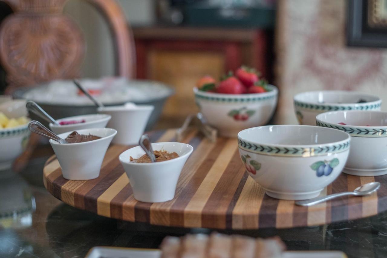 The Victoria Bed & Breakfast Bentonville Esterno foto