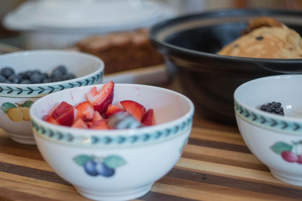The Victoria Bed & Breakfast Bentonville Esterno foto