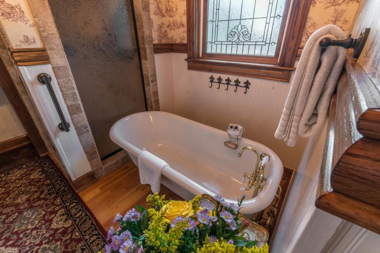 The Victoria Bed & Breakfast Bentonville Esterno foto