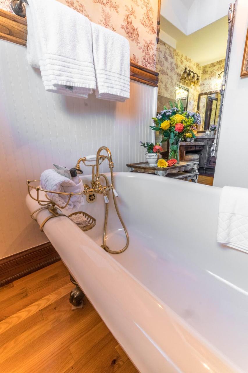 The Victoria Bed & Breakfast Bentonville Esterno foto