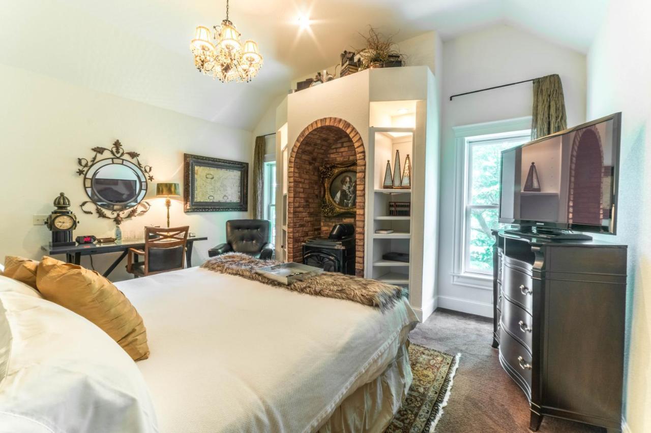 The Victoria Bed & Breakfast Bentonville Esterno foto